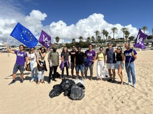 Group of JCI Portugal members at Carcavelos Beach